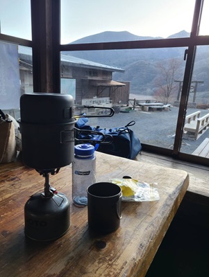 山小屋の朝